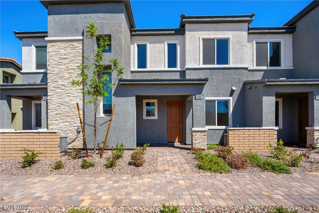 196 Freeport View Place