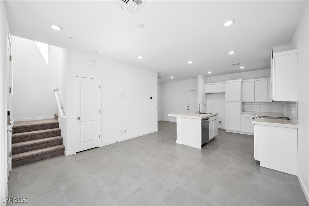 196 Freeport View Place