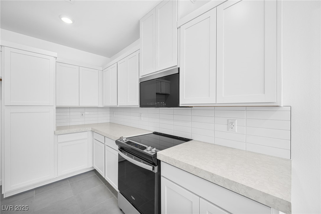 196 Freeport View Place