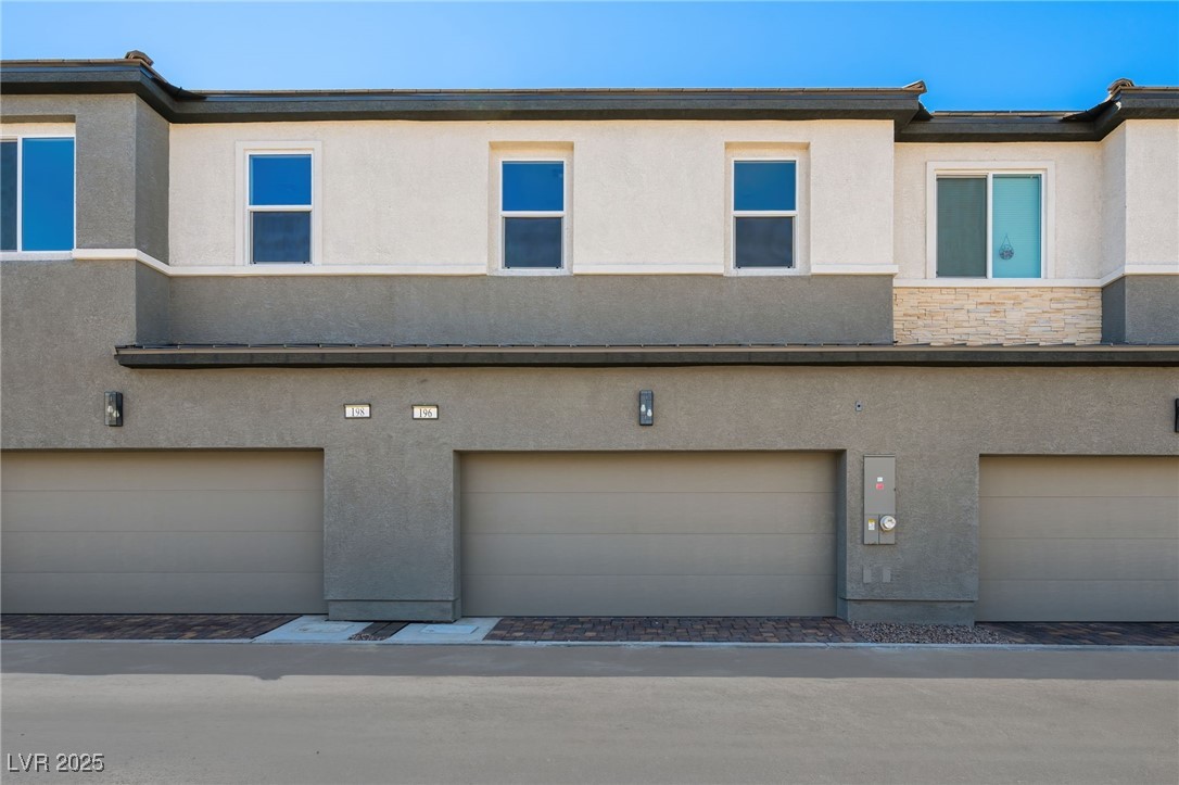 196 Freeport View Place
