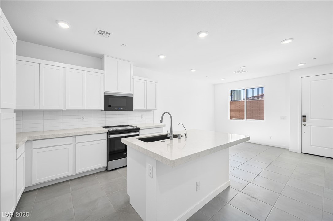 196 Freeport View Place
