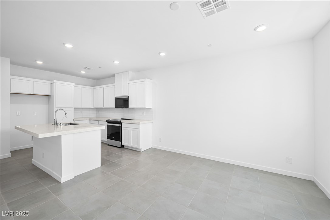 196 Freeport View Place