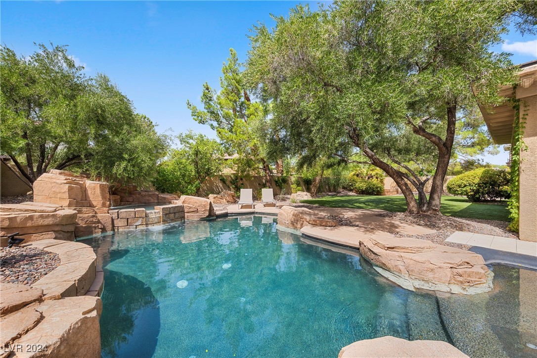 209 North Royal Ascot Drive