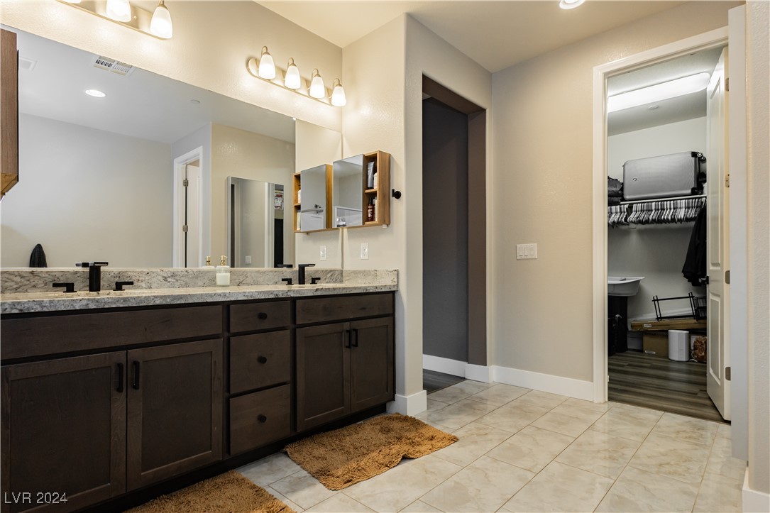 4729 North Park Street