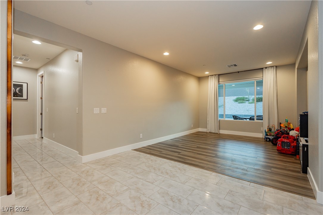 4729 North Park Street