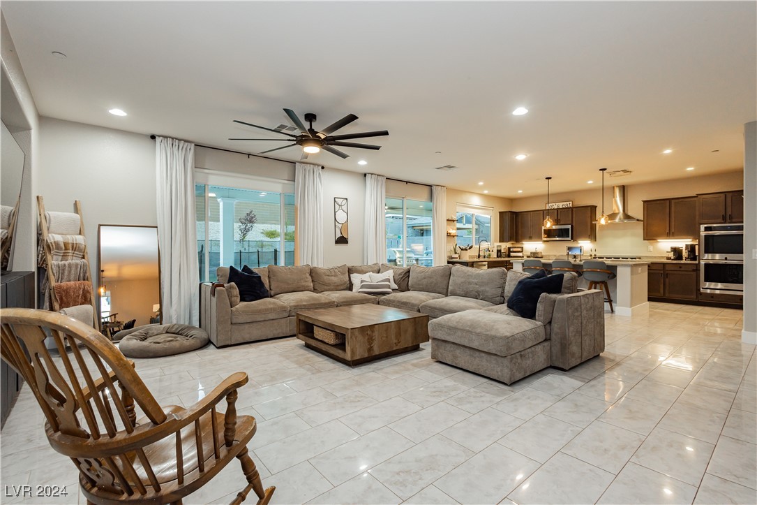 4729 North Park Street