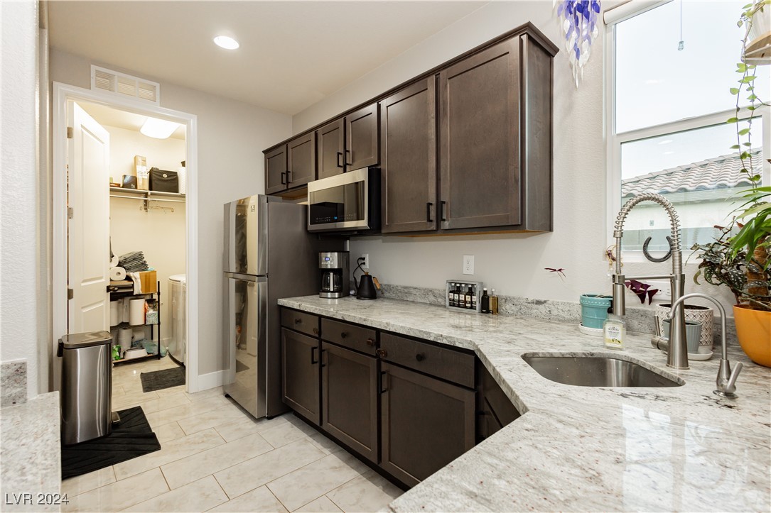 4729 North Park Street