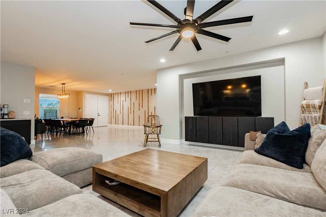 4729 North Park Street