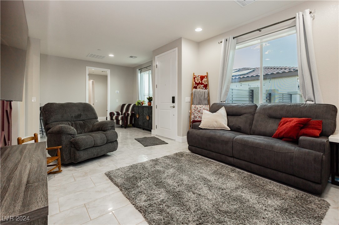 4729 North Park Street