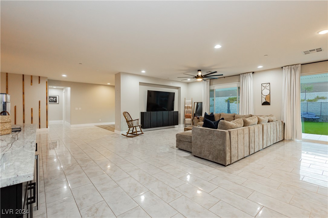 4729 North Park Street