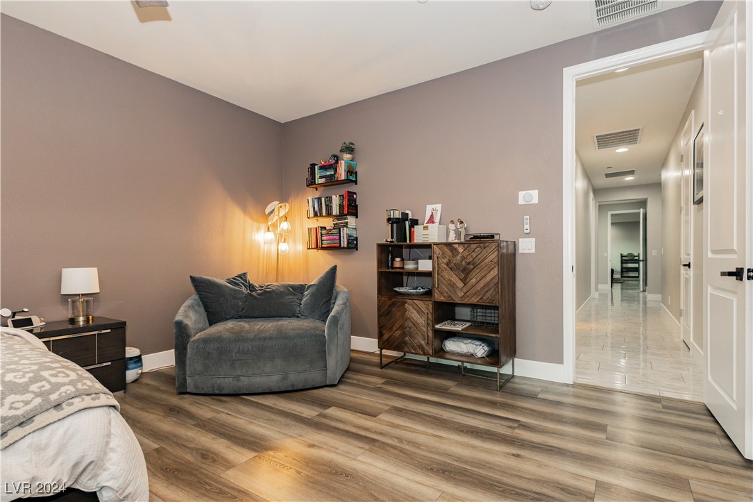 4729 North Park Street