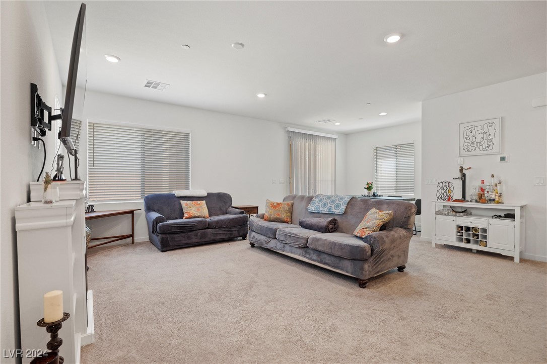 11825 Pelican Butte Avenue