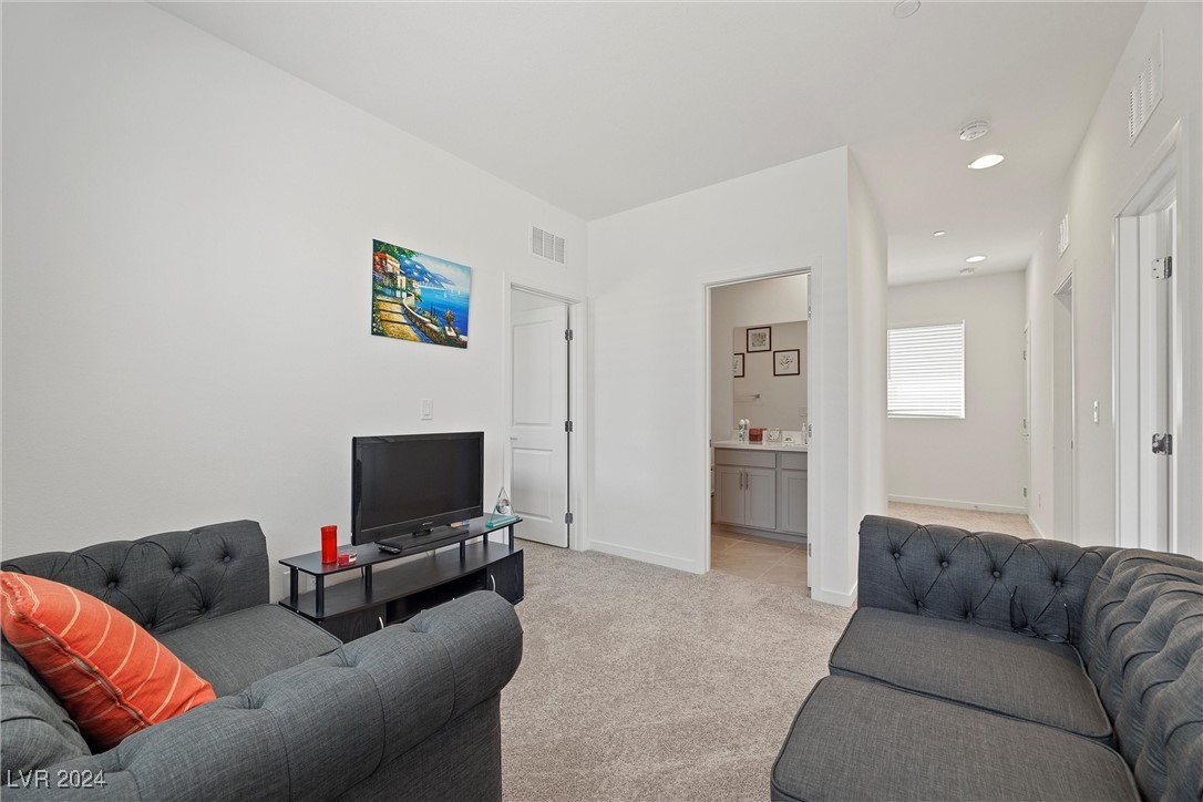 11825 Pelican Butte Avenue
