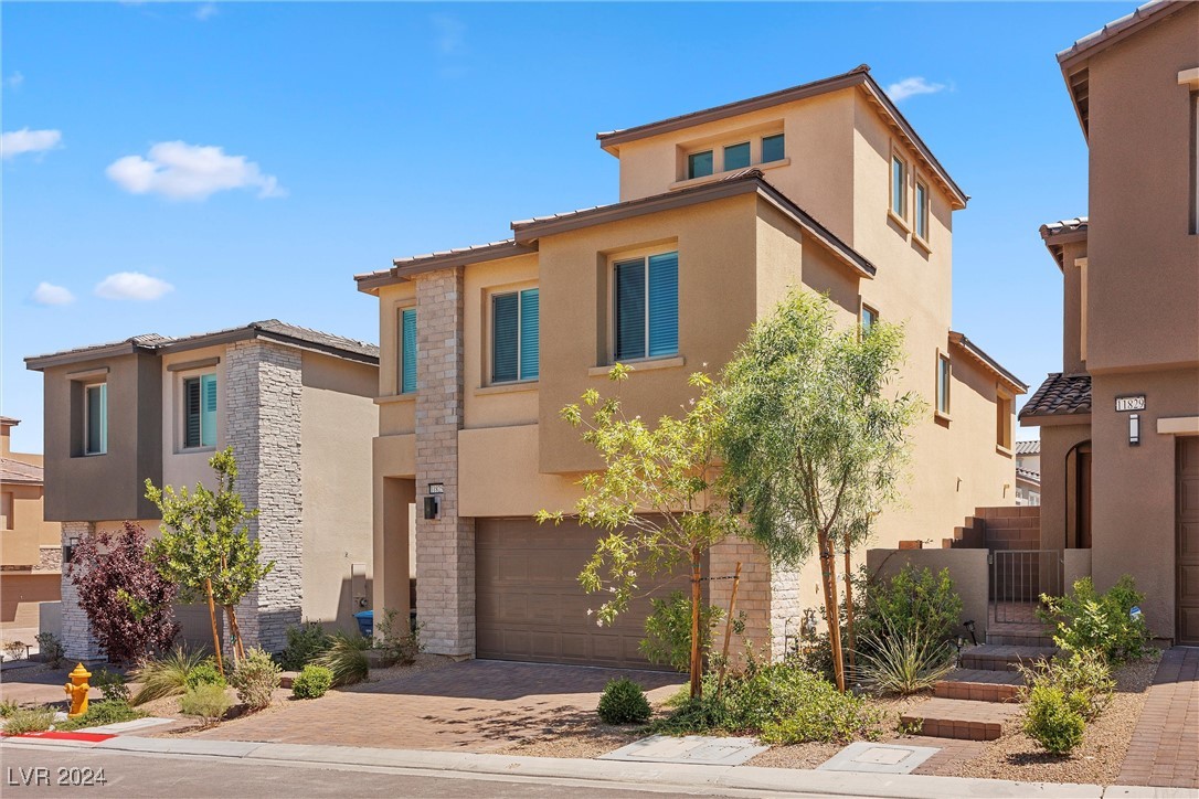 11825 Pelican Butte Avenue