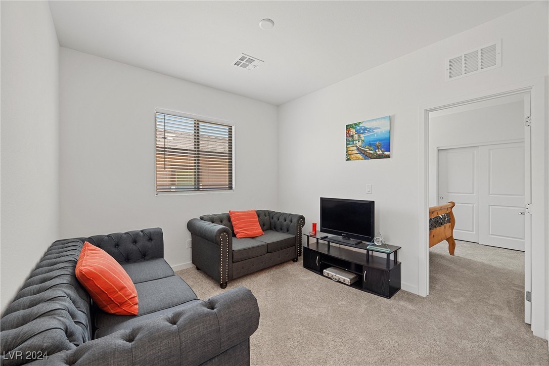 11825 Pelican Butte Avenue