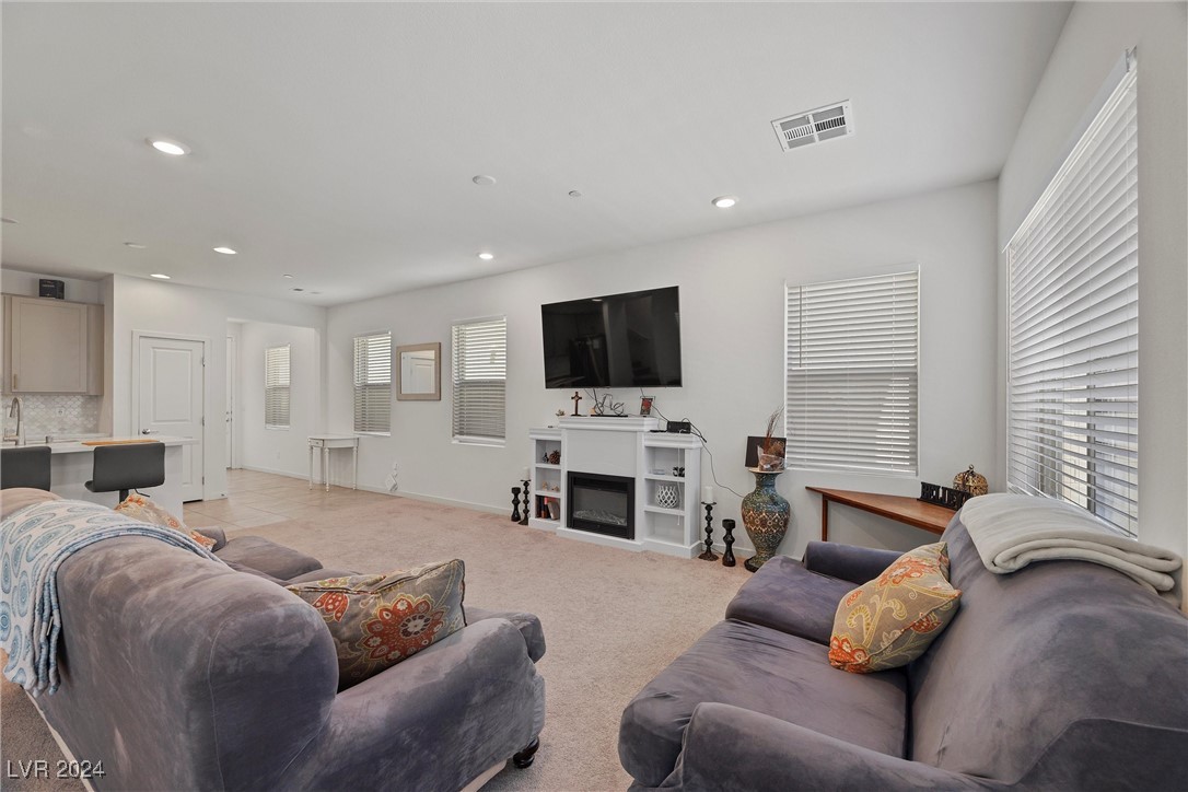 11825 Pelican Butte Avenue