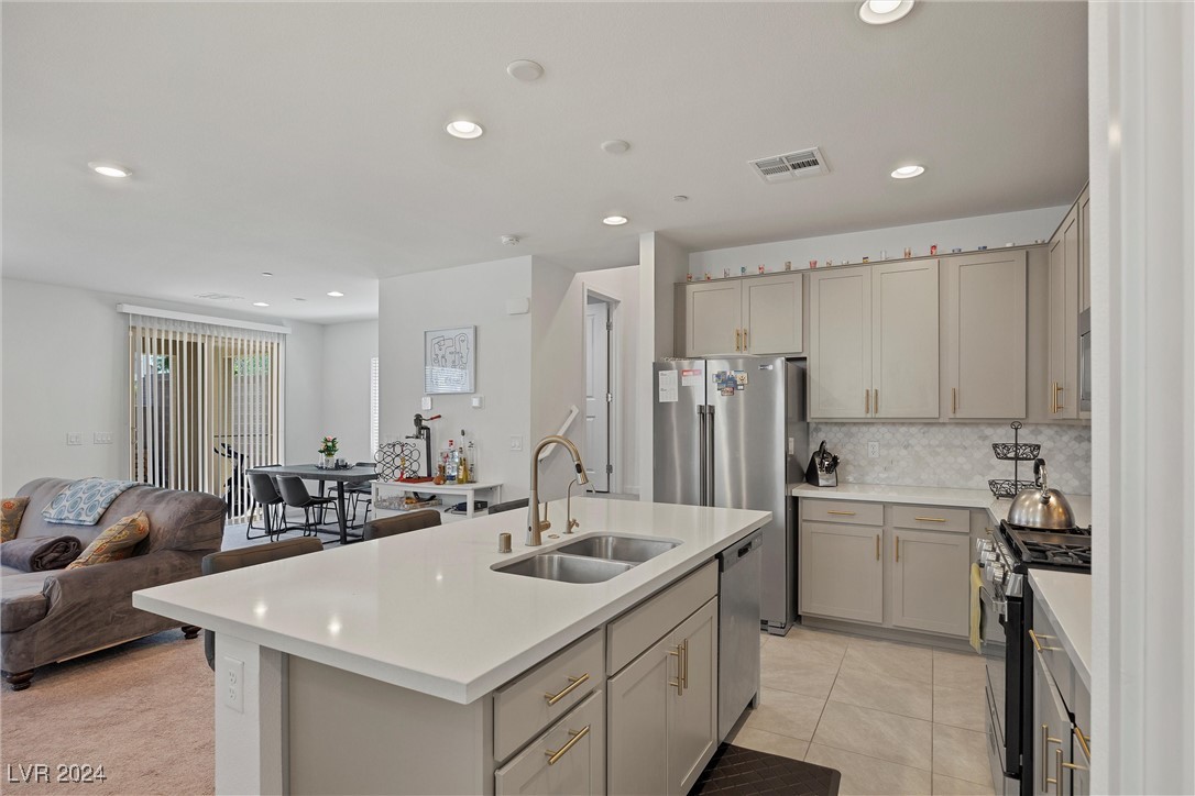11825 Pelican Butte Avenue