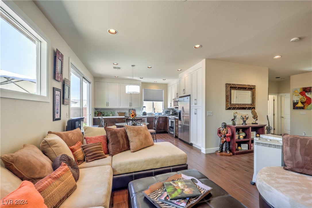 10504 Jeremy Pointe Avenue