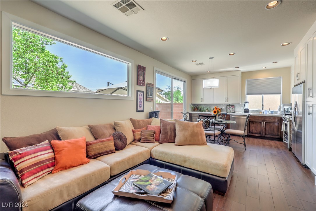 10504 Jeremy Pointe Avenue