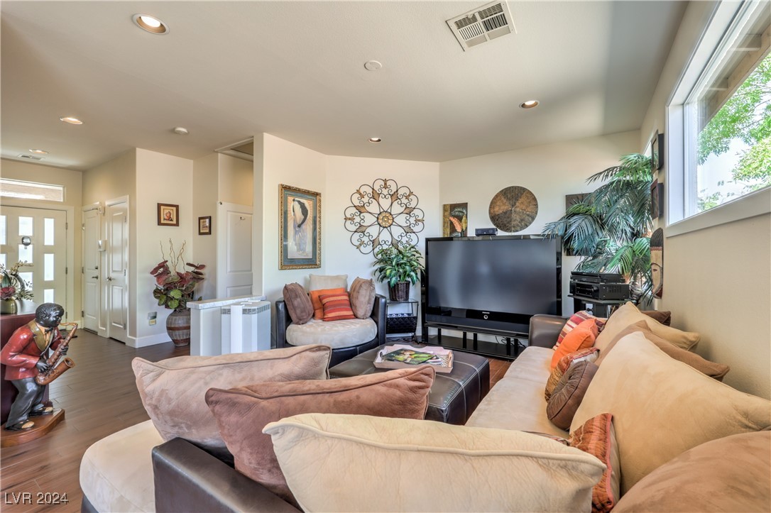 10504 Jeremy Pointe Avenue