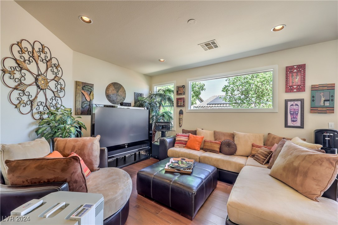 10504 Jeremy Pointe Avenue