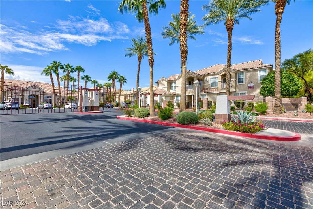 5855 Valley Drive 1028