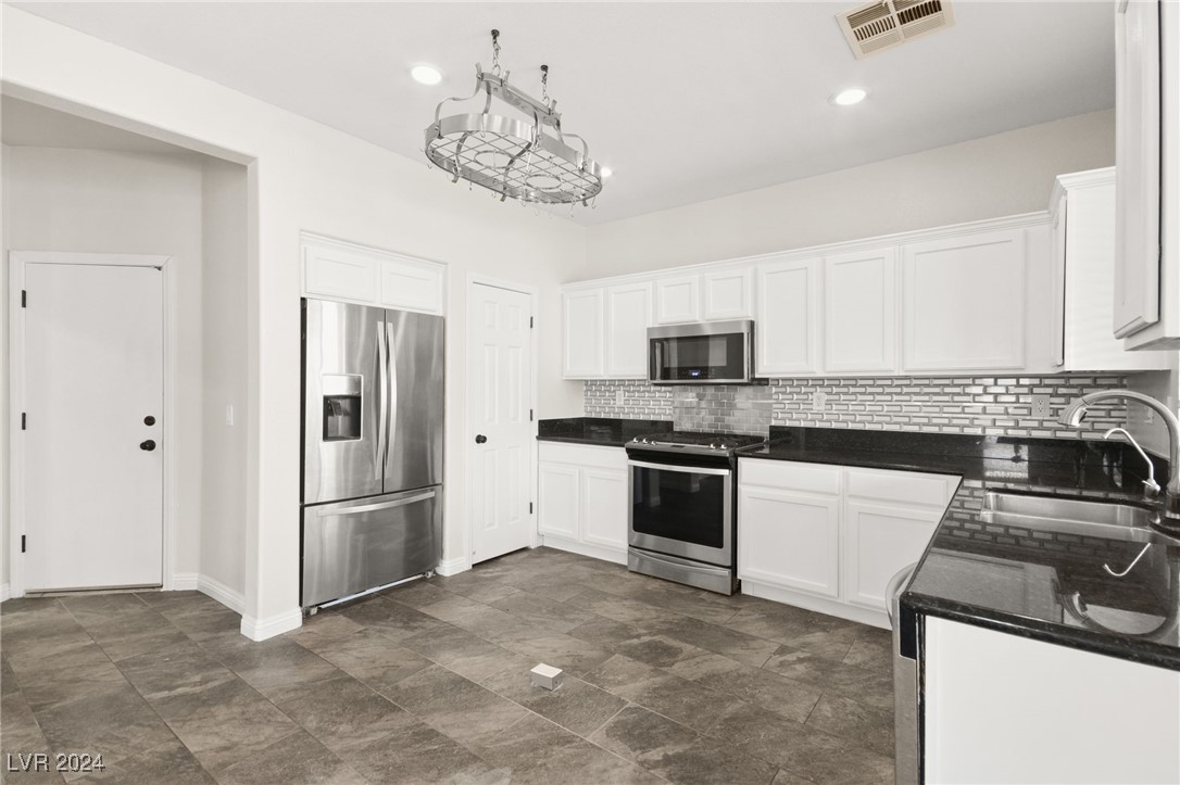 9948 Canyon Peak Drive