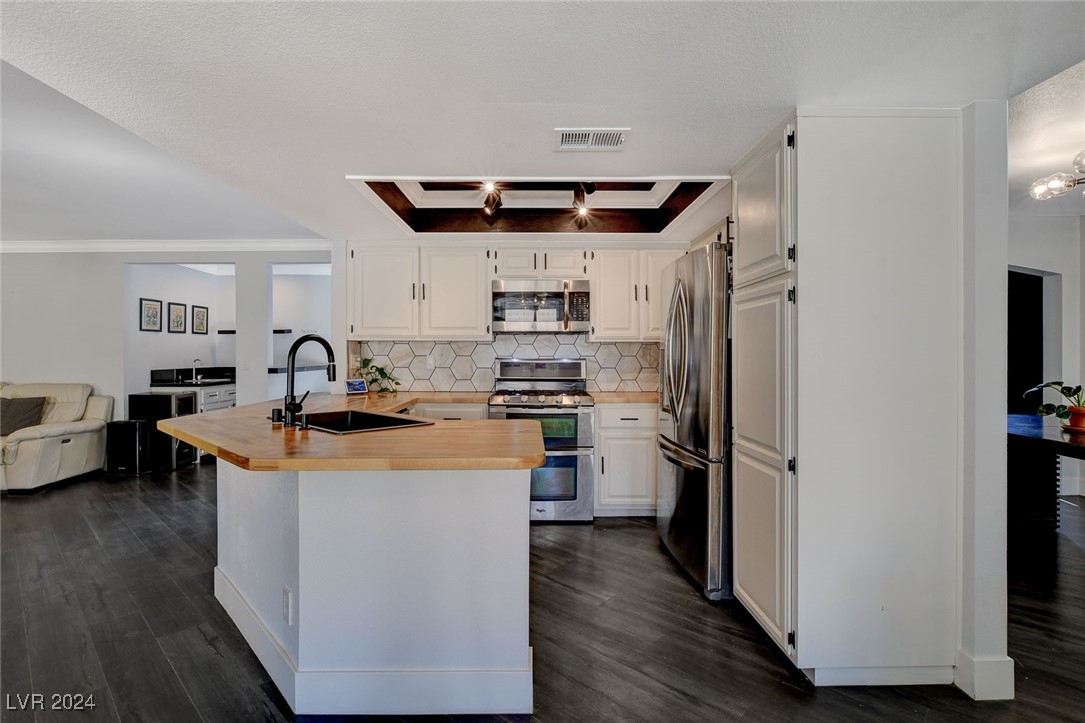9004 Moss Creek Circle