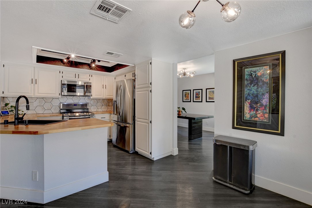 9004 Moss Creek Circle