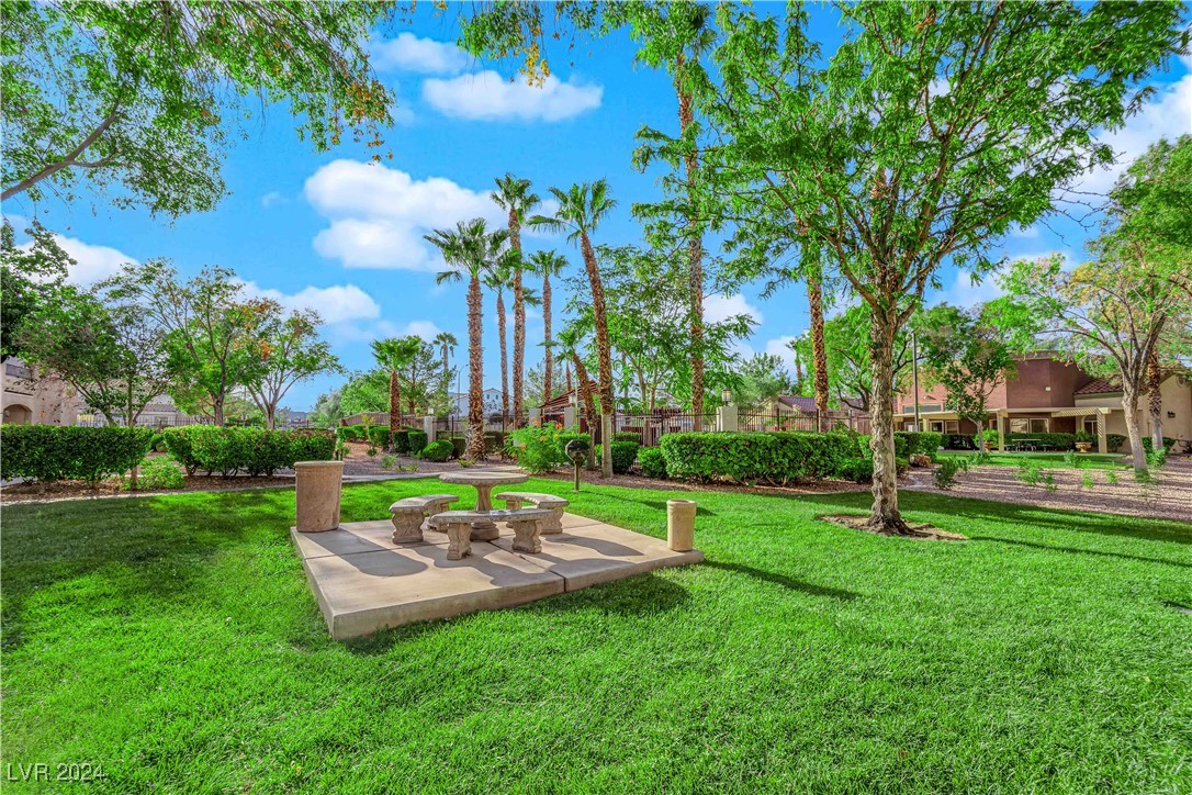 7885 West Flamingo Road 2004