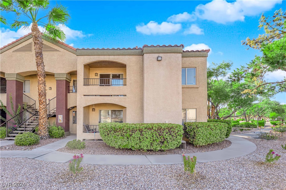 7885 West Flamingo Road 2004