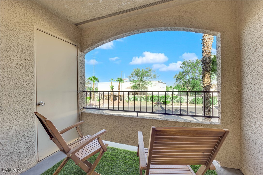 7885 West Flamingo Road 2004