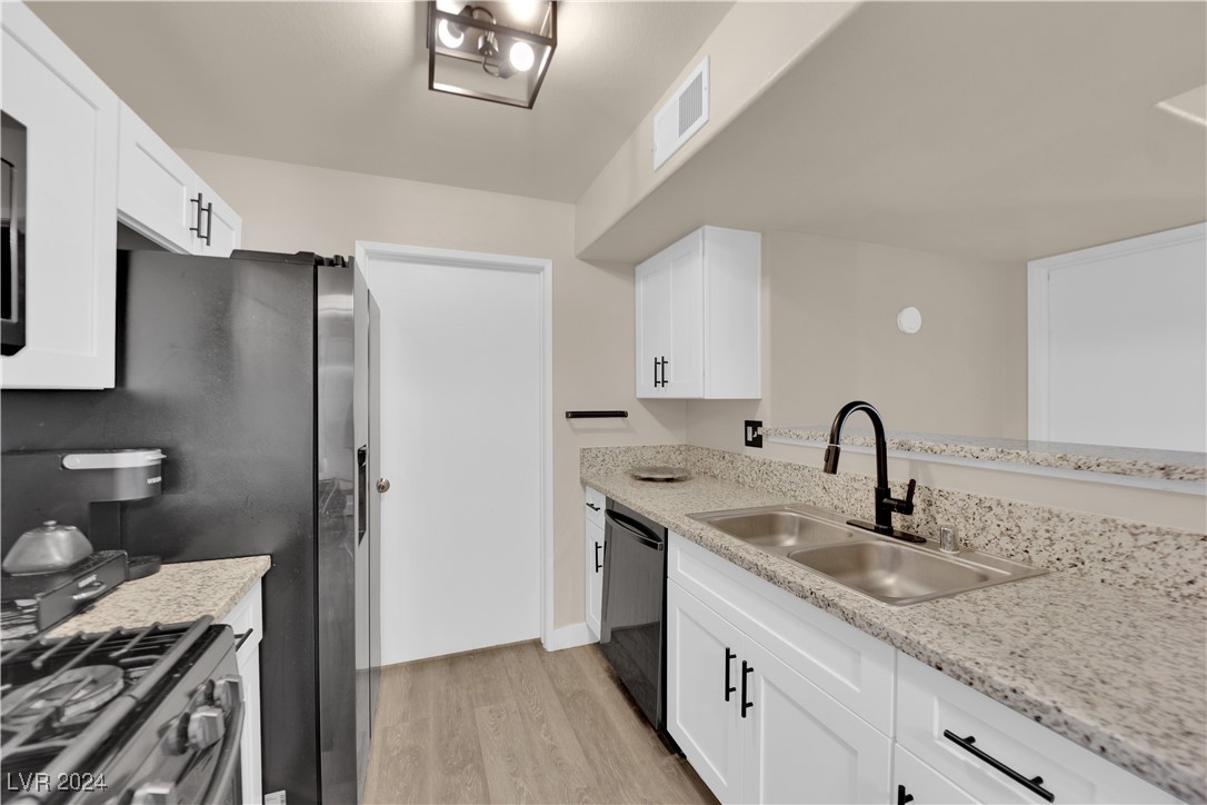 7885 West Flamingo Road 2004