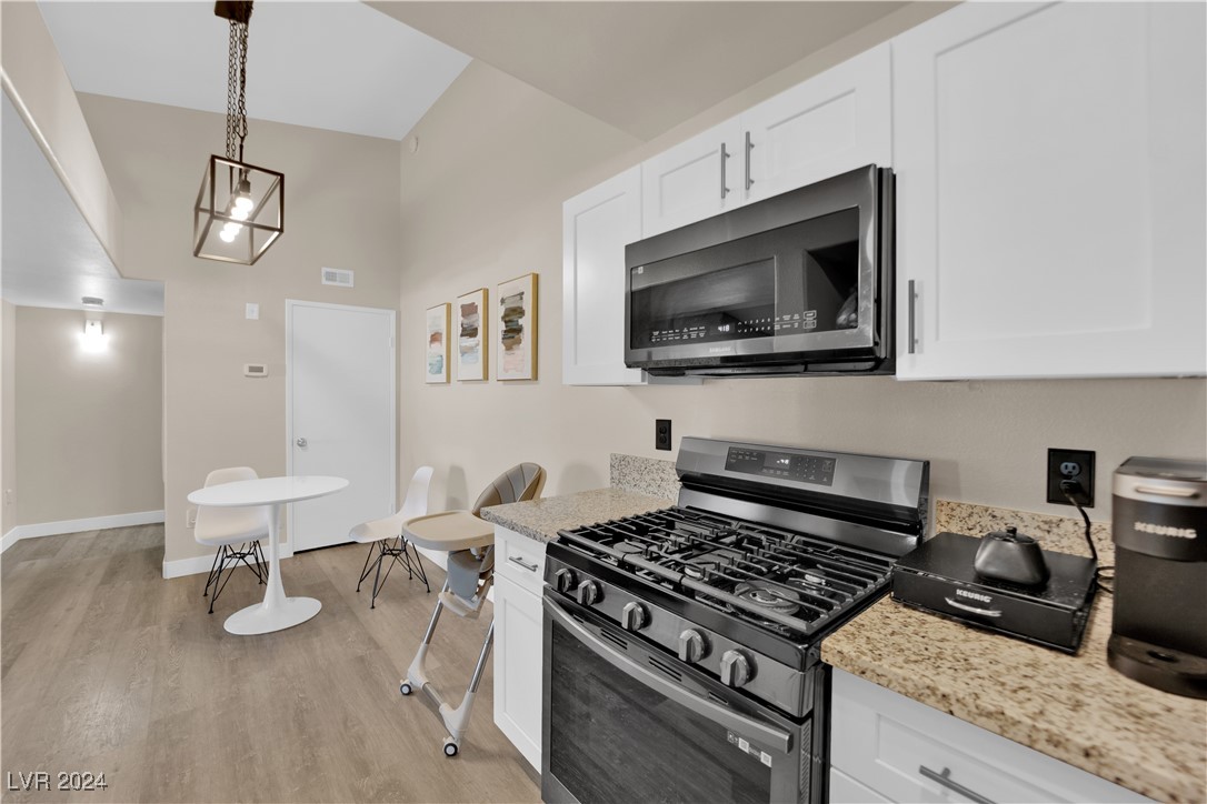 7885 West Flamingo Road 2004