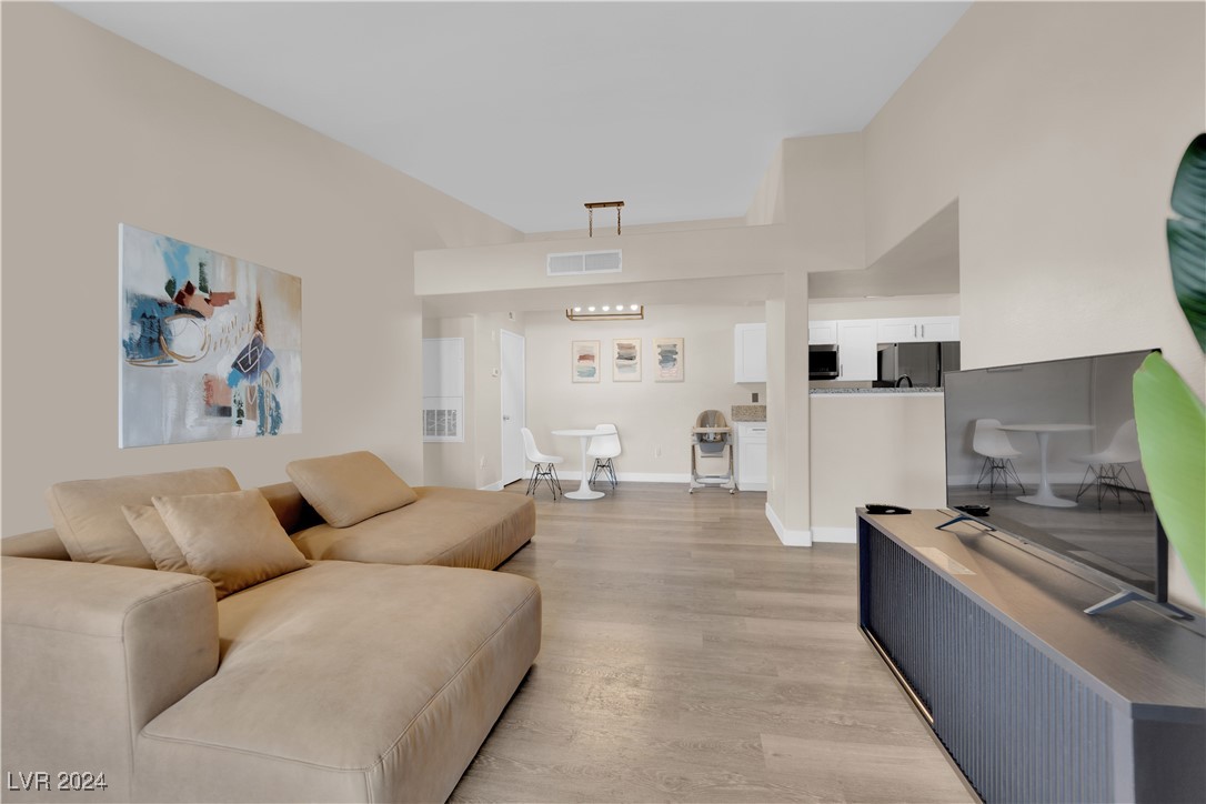 7885 West Flamingo Road 2004