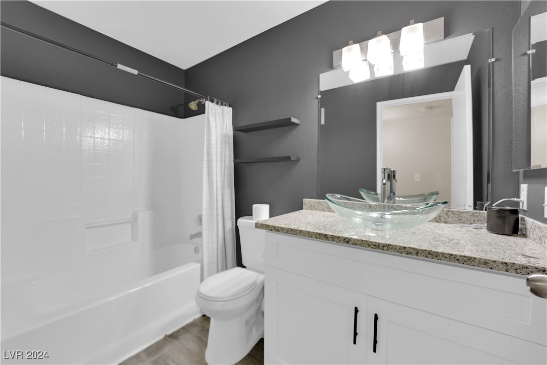 7885 West Flamingo Road 2004