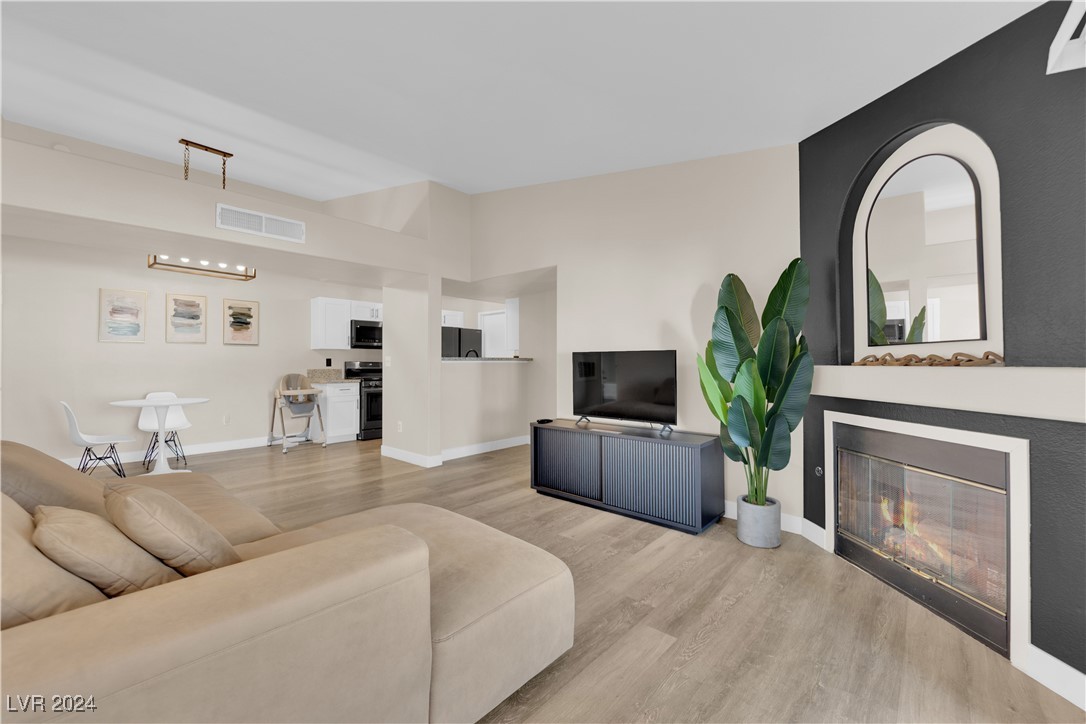 7885 West Flamingo Road 2004