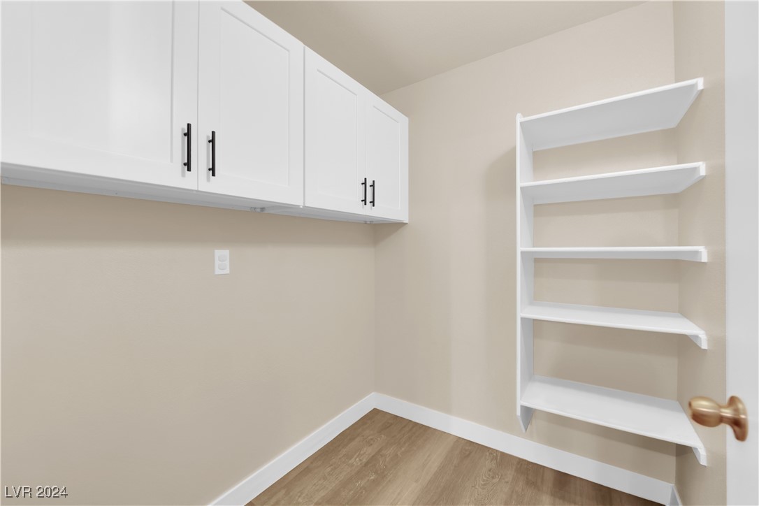 7885 West Flamingo Road 2004