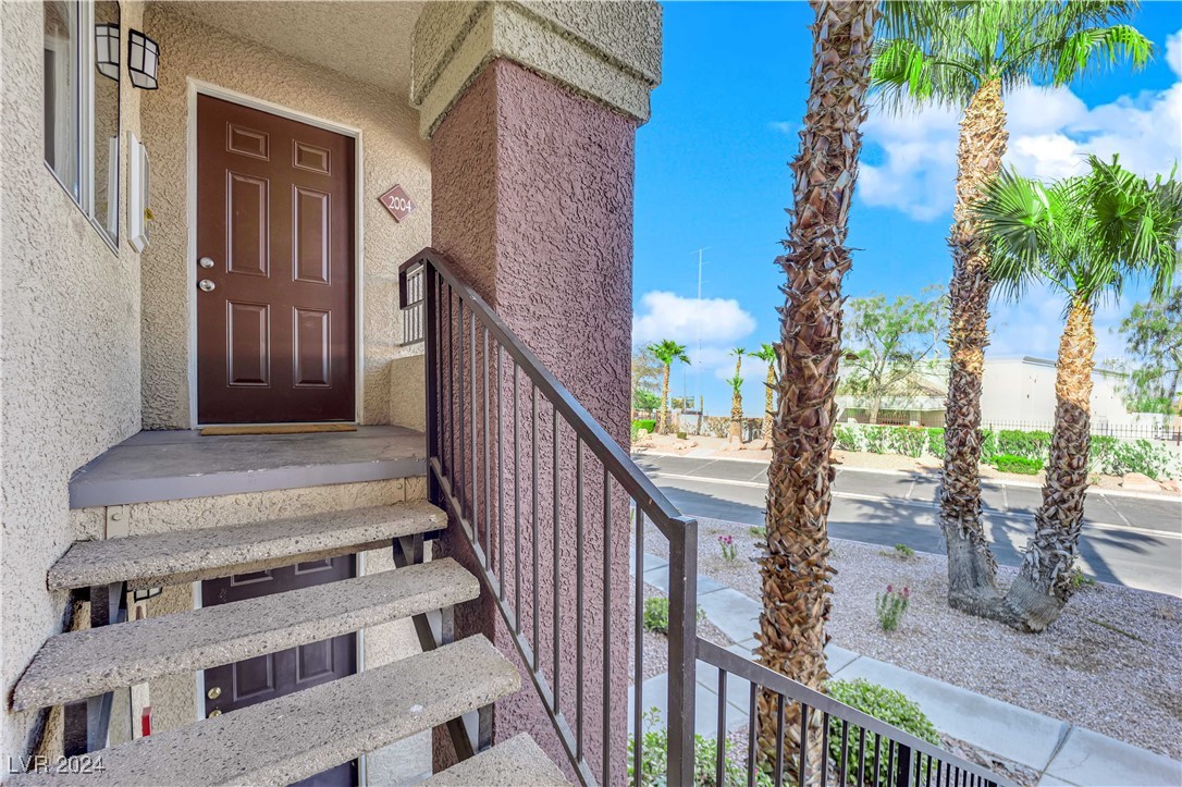 7885 West Flamingo Road 2004