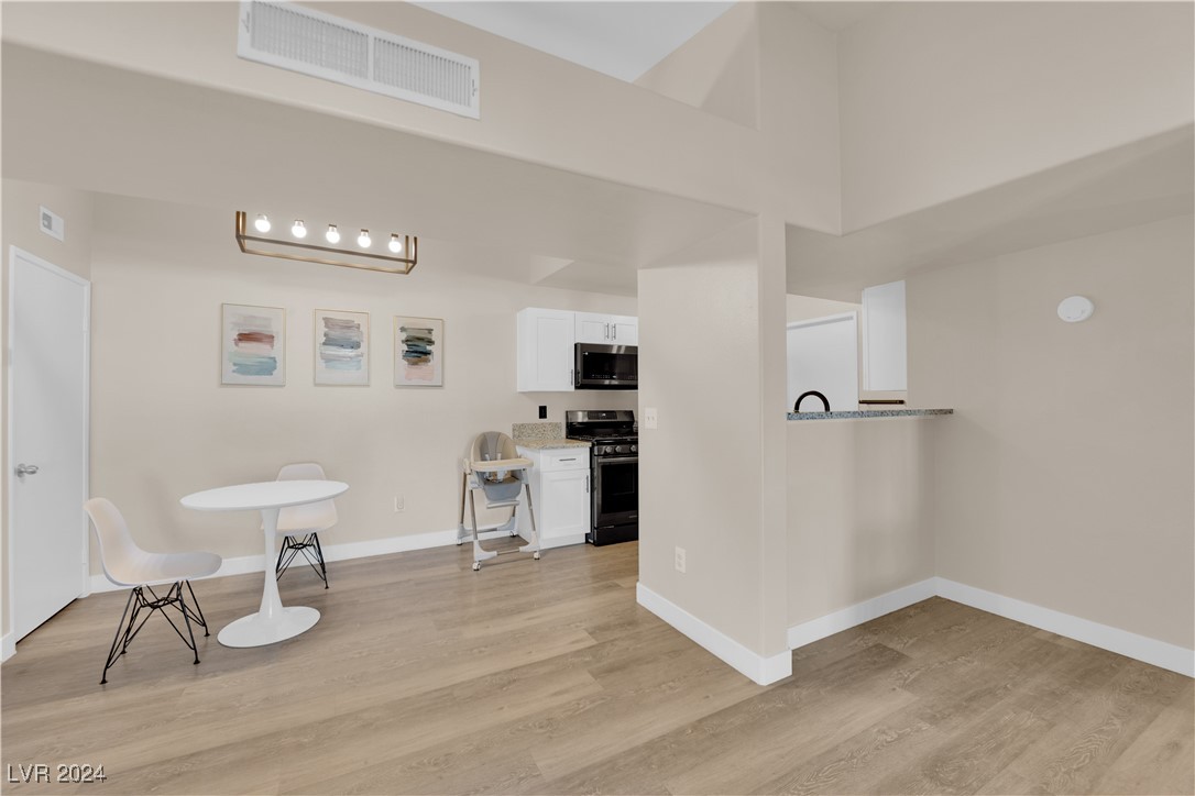 7885 West Flamingo Road 2004