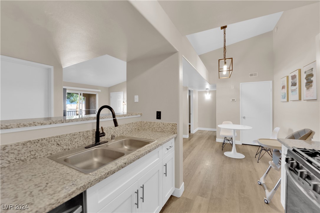 7885 West Flamingo Road 2004