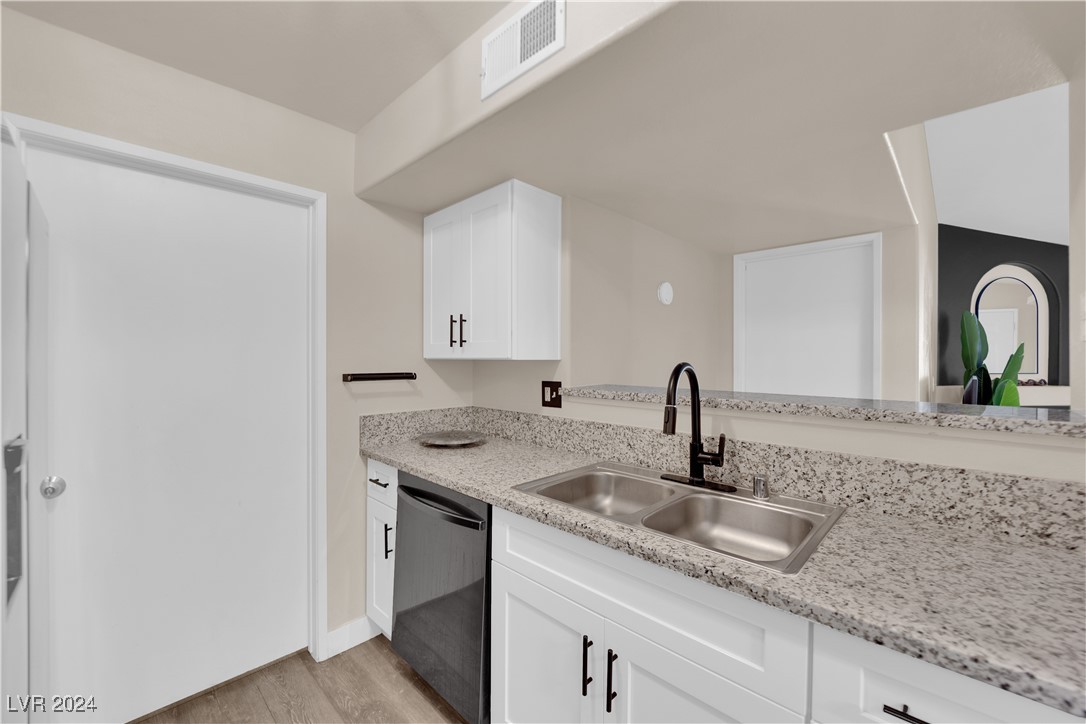 7885 West Flamingo Road 2004