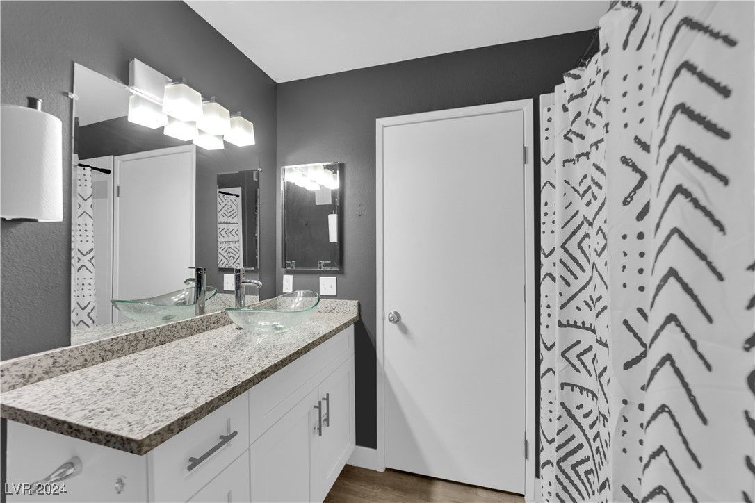 7885 West Flamingo Road 2004