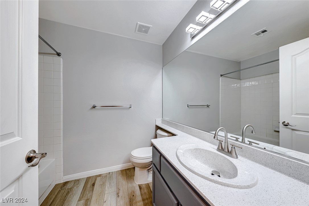 2725 Aspen Wood Avenue