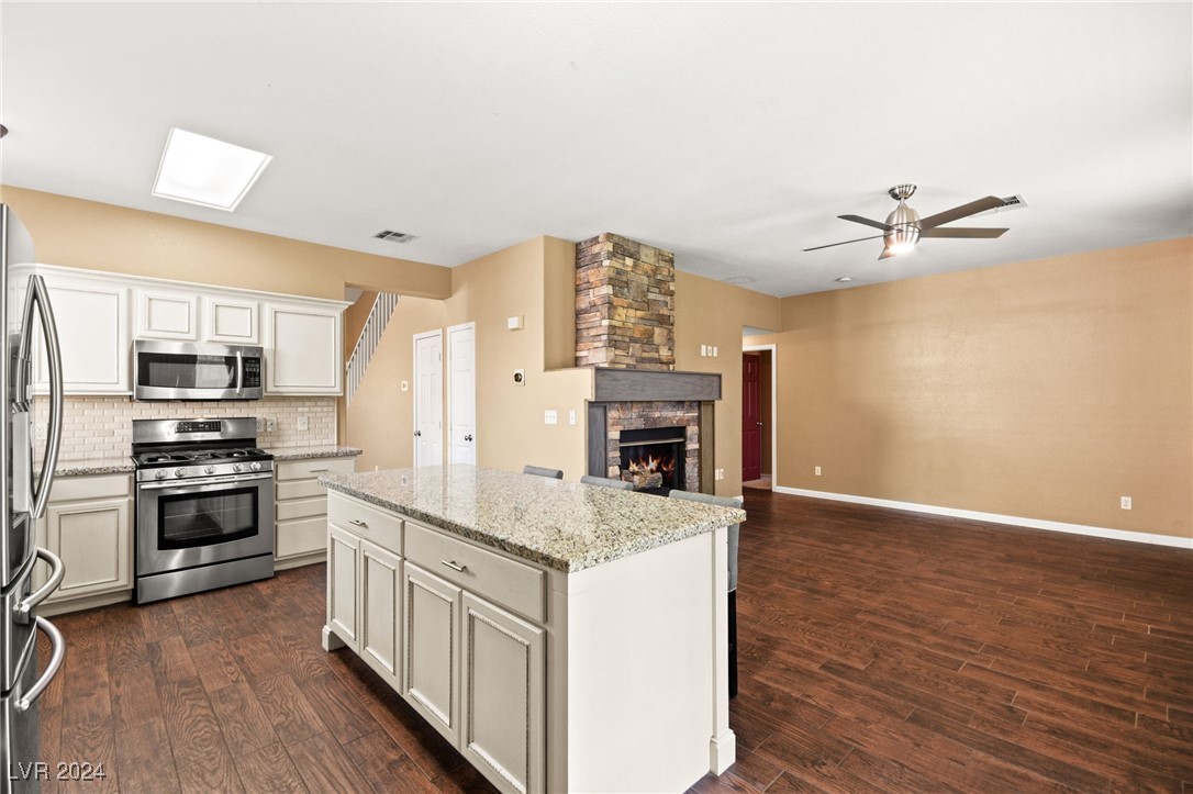 1221 Woodmore Street