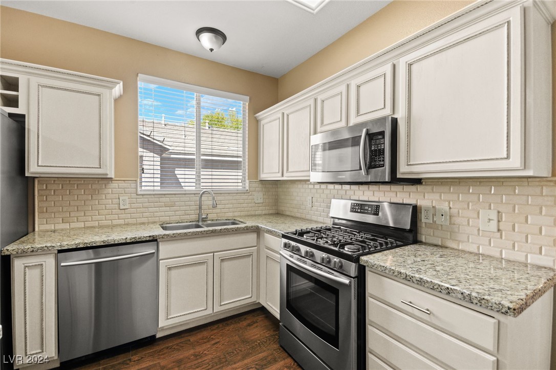 1221 Woodmore Street