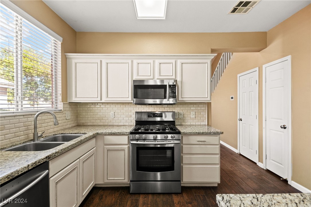 1221 Woodmore Street