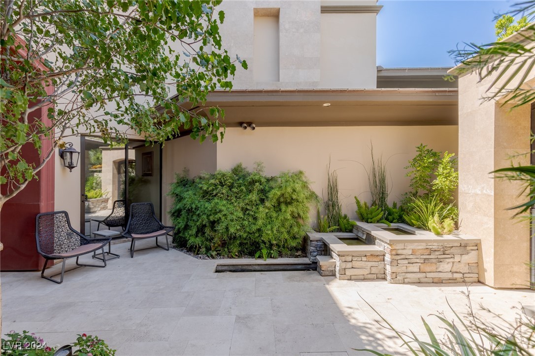 15 Meadowhawk Lane