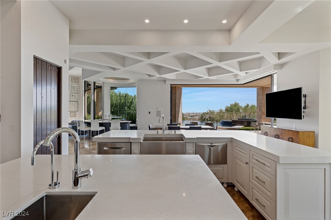 15 Meadowhawk Lane