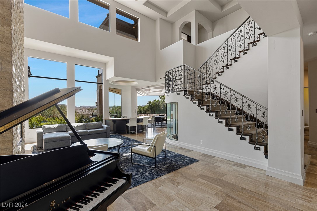 15 Meadowhawk Lane